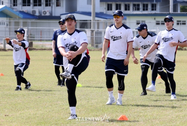 '한국→사이판→호주→일본' 한화 국대 6명, 멜버른행 비행기에 오른다... 23일 오키나와 출국