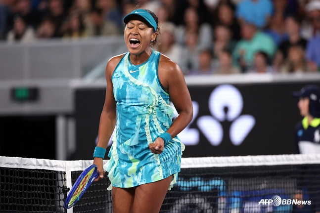 '컴온 비매너 논란→야유 후폭풍' 日오사카, 부상 이유로 전격 기권 "여기서 멈춰야 하는 상황, 마음 아파"