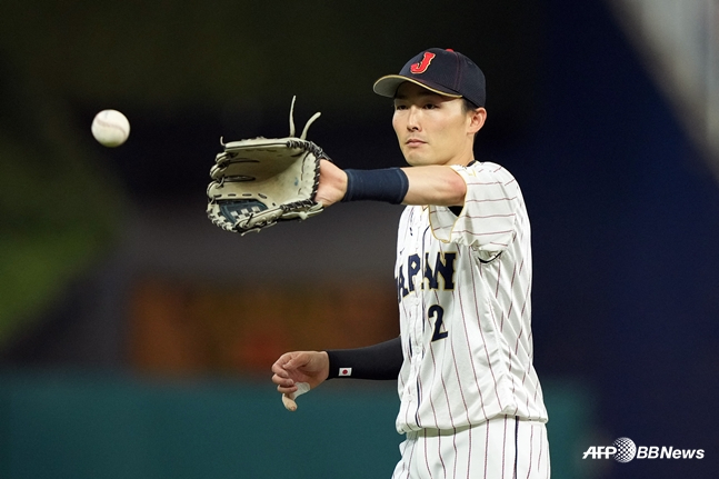 '불륜 이력 선수' 뽑힐 정도! 日도 유격수로 골머리→현지 비판 쇄도 "사생활 문제 일으킨 이가 대표라니"