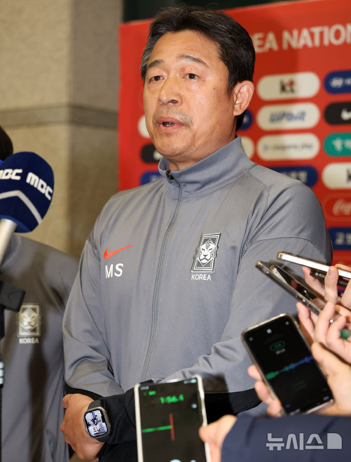'공항서 고개 숙인' 이민성 감독 "좋지 않은 모습 보여드려 죄송하다"... 아시안게임 선전 다짐
