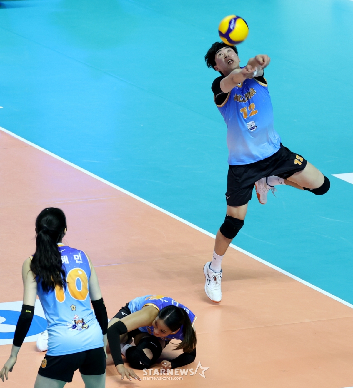 [한번에쓱]K스타 '여자선수들과 원팀된' 전광인