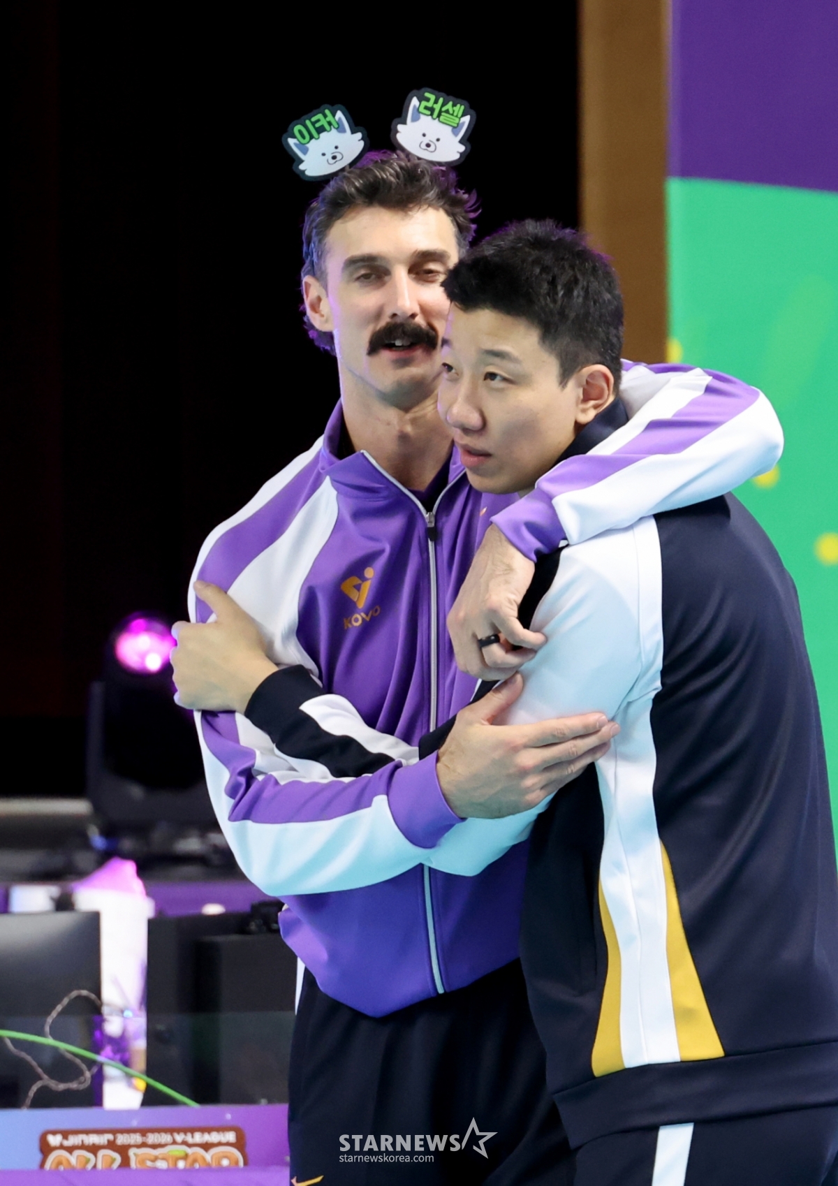 [포토]'러셀과 포옹' 신영석