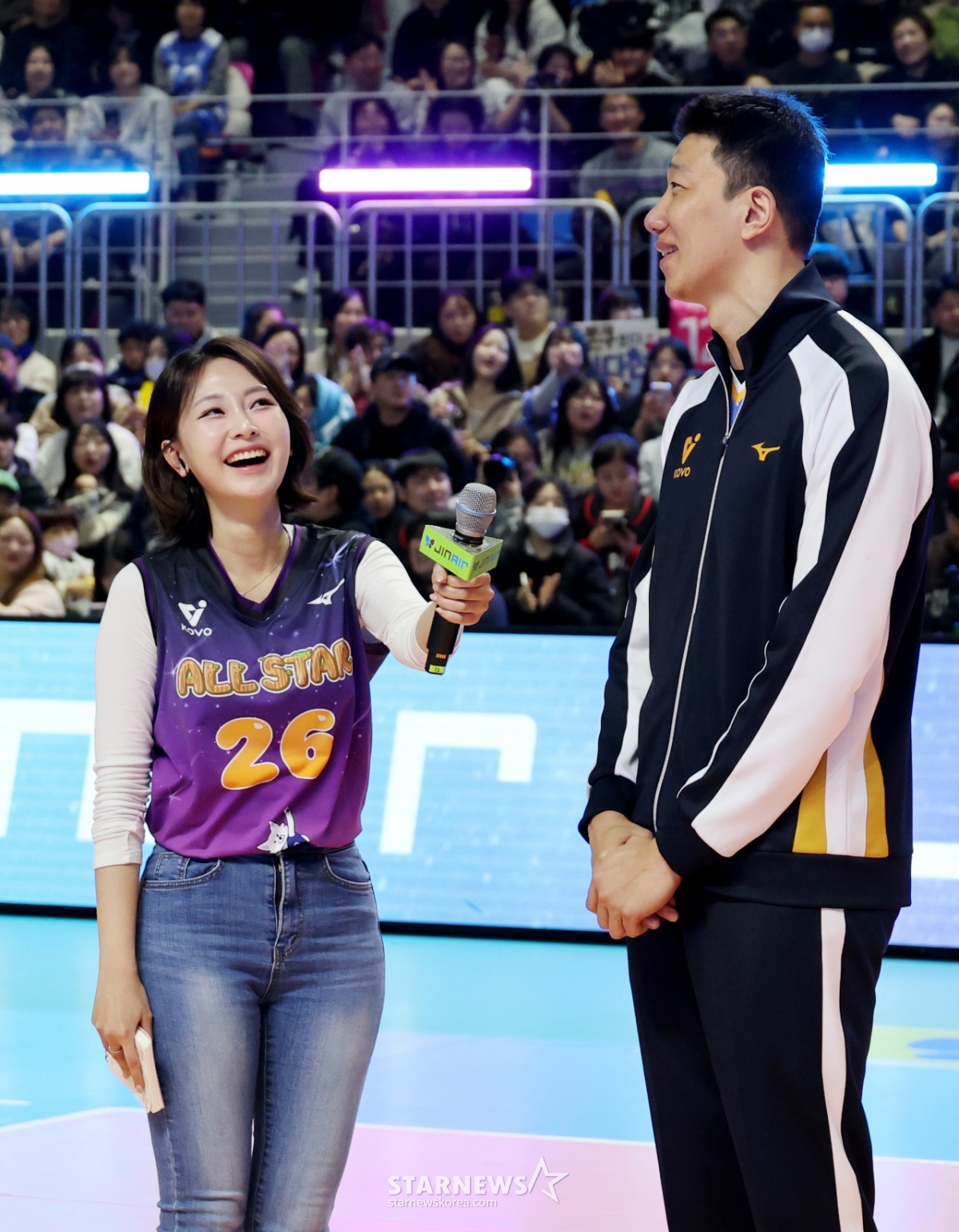 [포토]'남자 올스타최다득표 신영석 인터뷰하는' 신예원아나운서