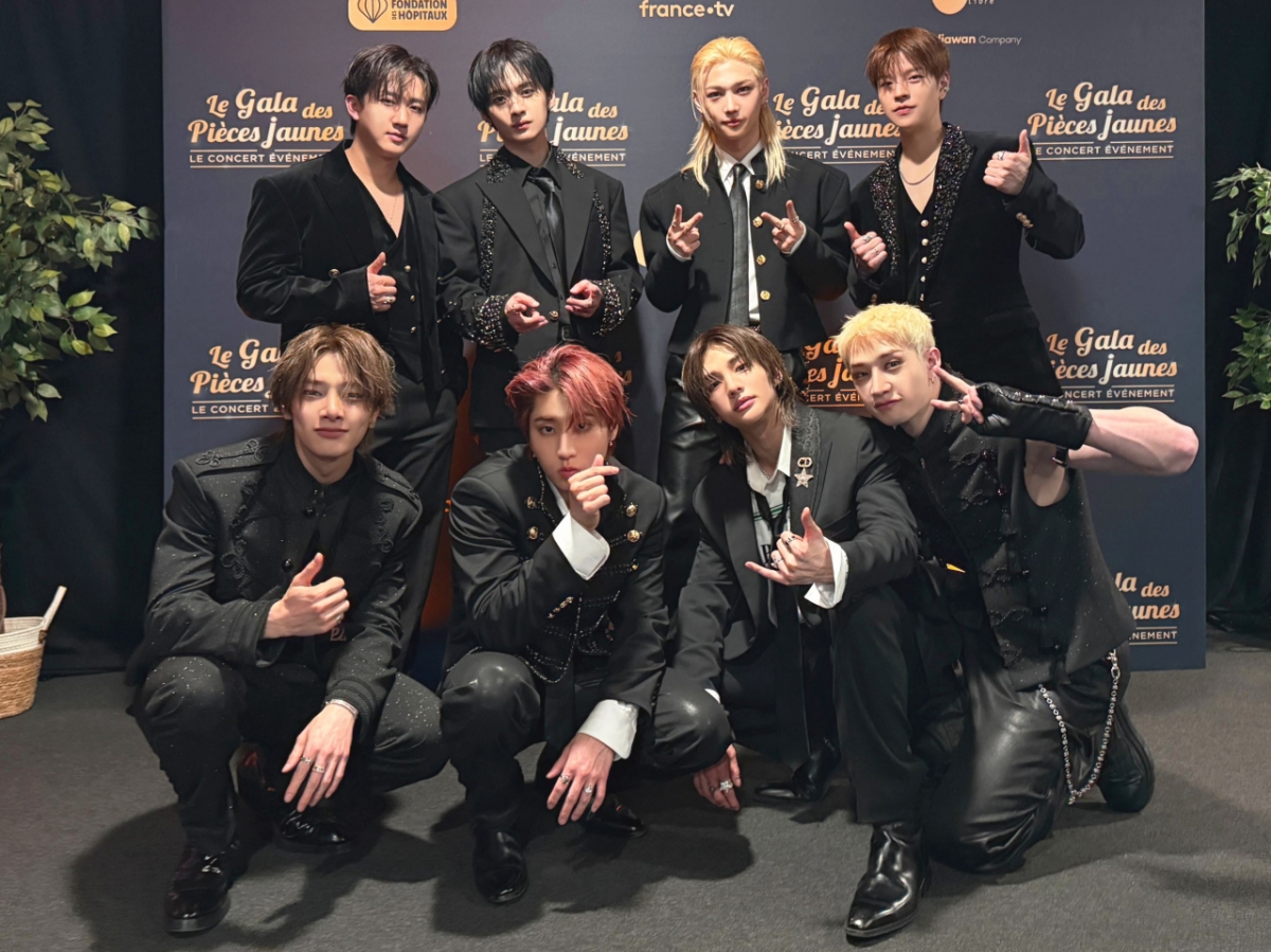 Stray Kids、強力なグローバル影響力を再立証..フランスの「黄色いコイン集めのチャリティーイベント」第2ステージを称賛 | STARNEWS