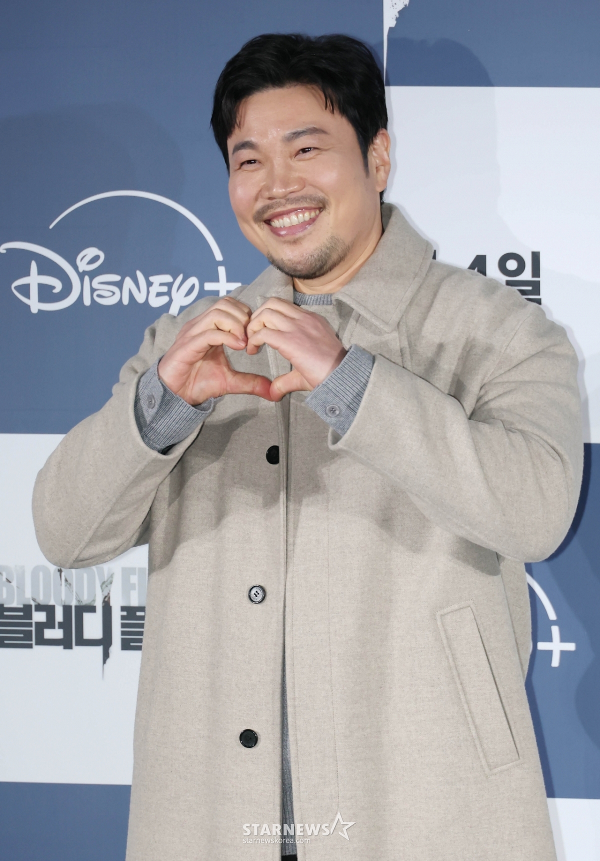 신승환 '사랑스런 손하트'[★포토]