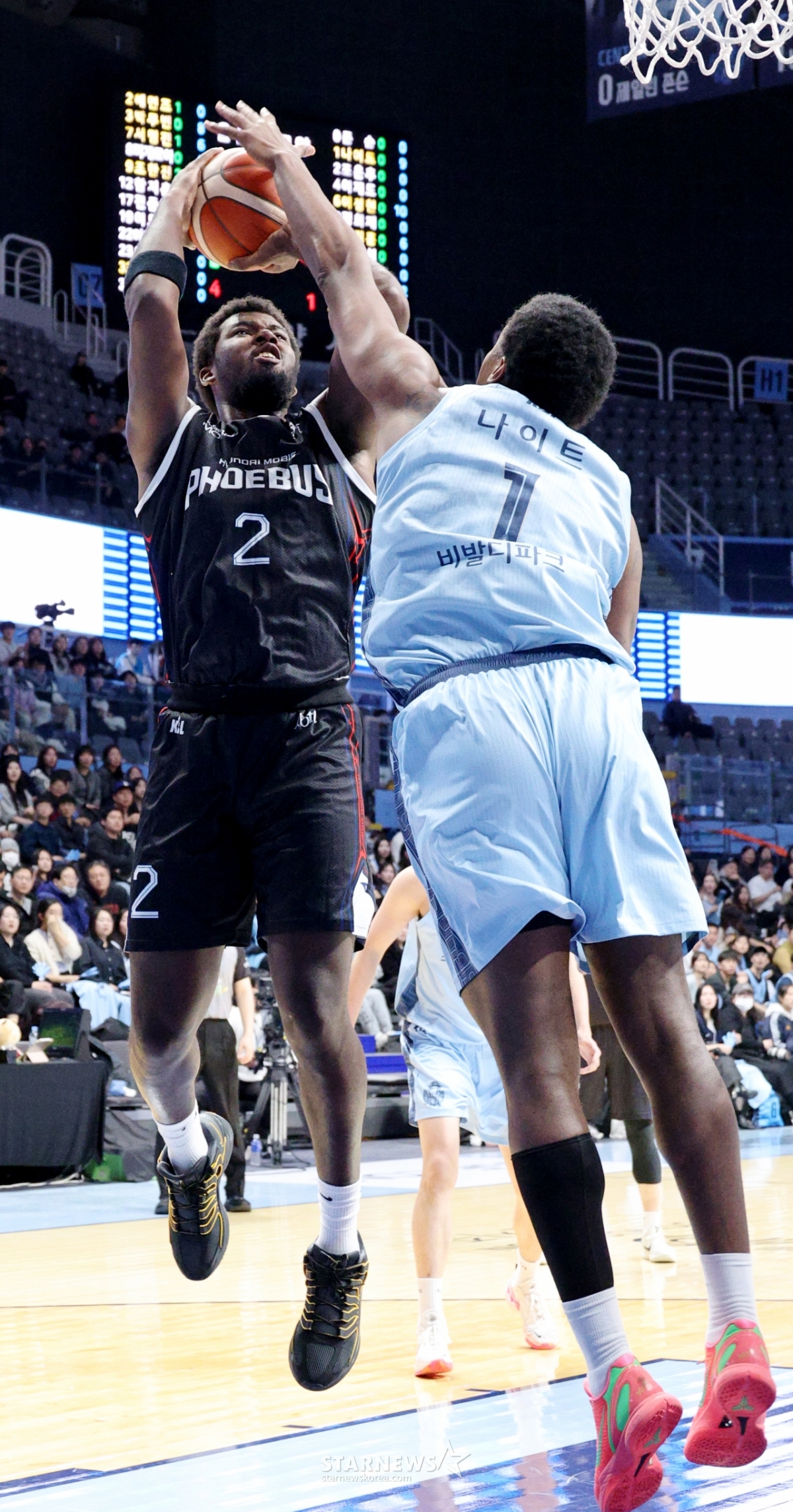 [포토]헤먼즈 슈팅 저지하는 나이트