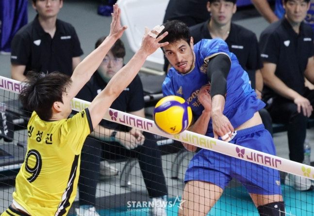 "아라우조 나이 때 뛰어봐서" 오래 뛴 V리그 전설도 느낌 아니까, 35세 주포 푹 쉬고 나선다 [장충 현장]