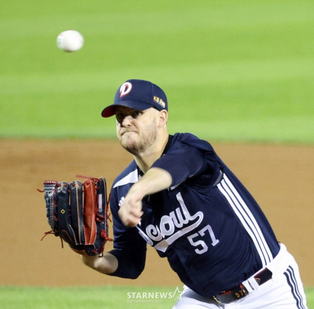 '코치에 어깨빵' 한국서 실패한 외인 트러블메이커, WS 우승팀 계약! 다저스는 '대체 왜' 데려갔나