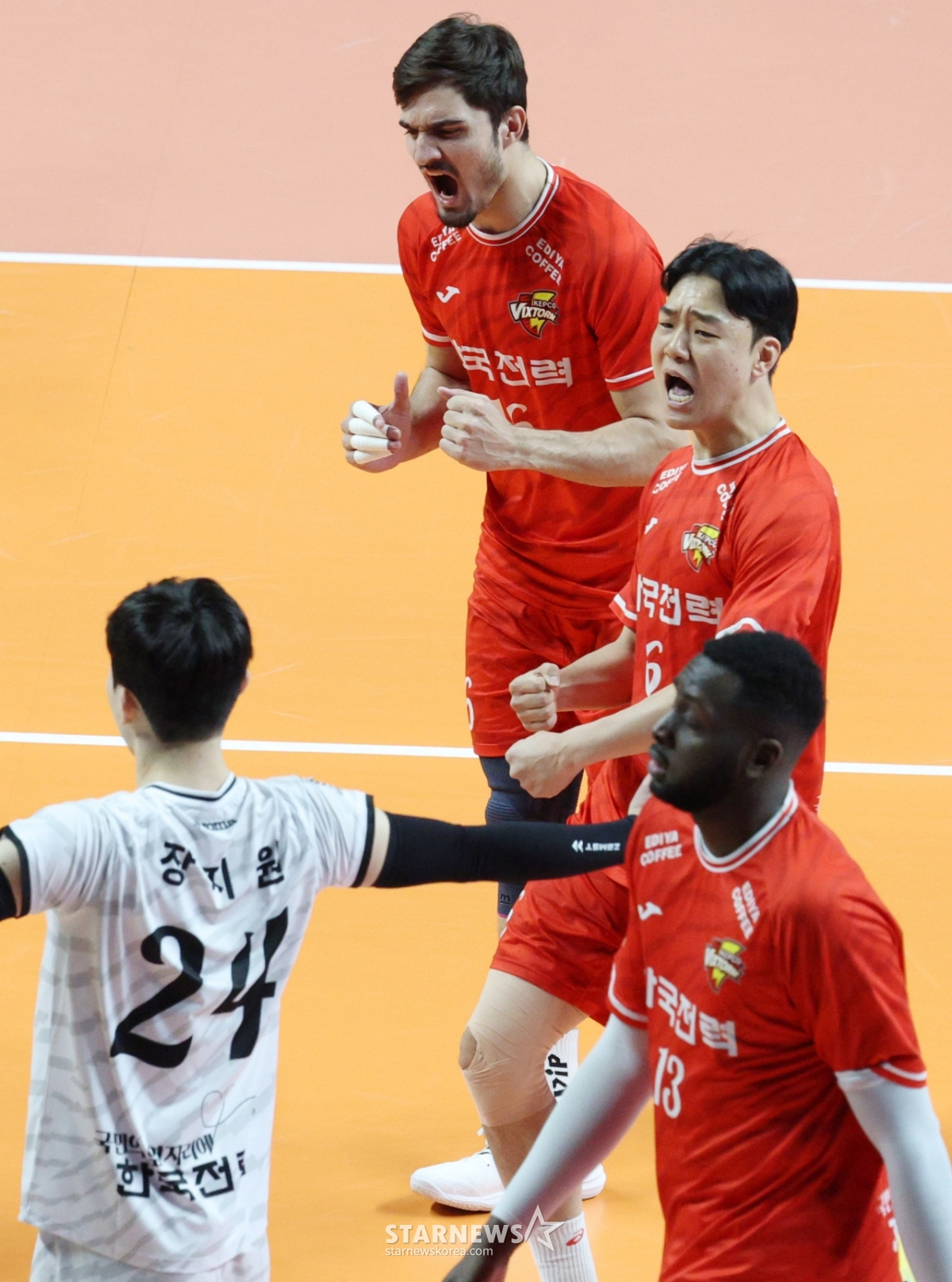 [포토] 무사웰-하승우 '1세트 이겼다'