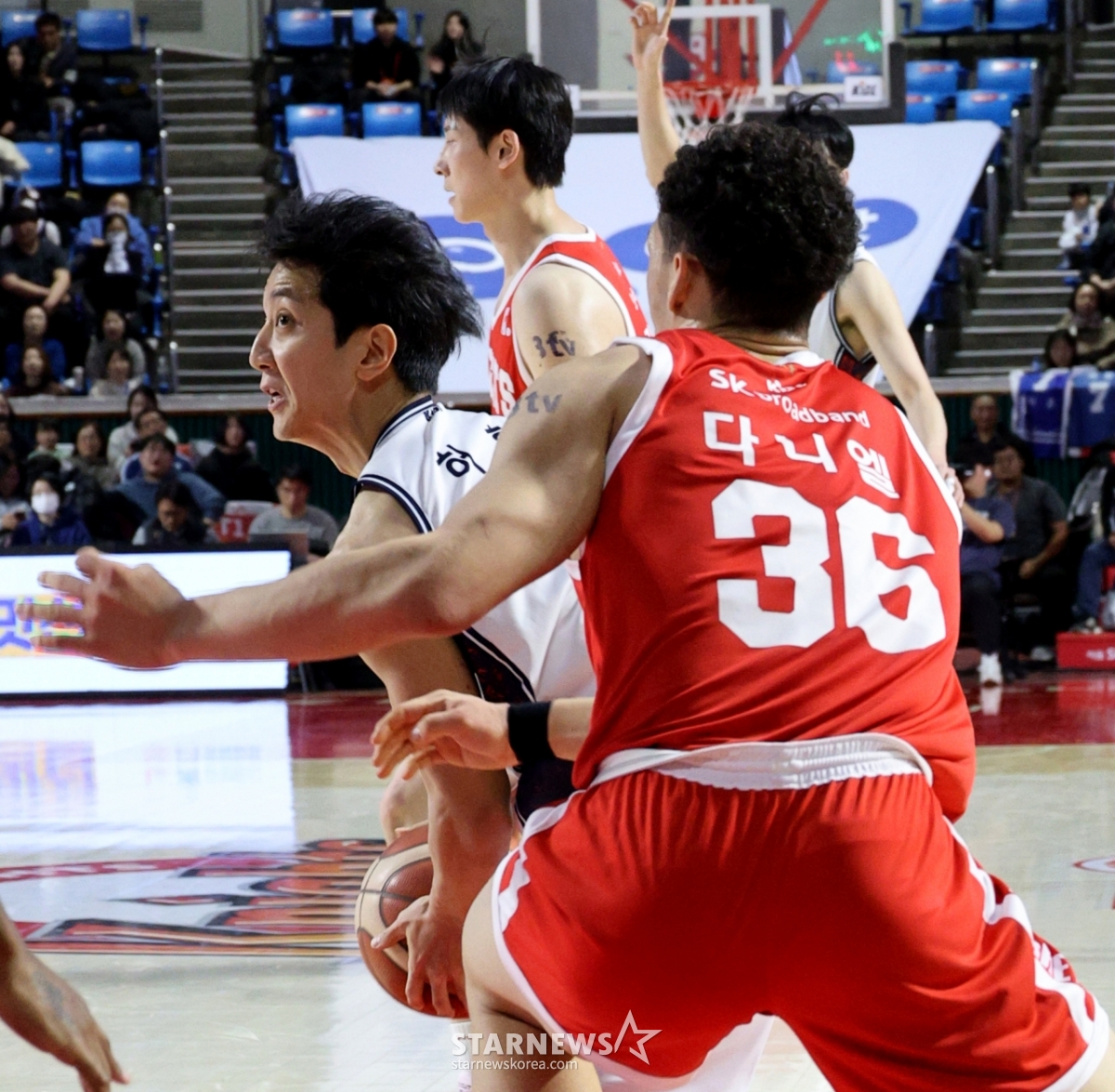 [포토] '다니엘 마크 받는' 허훈