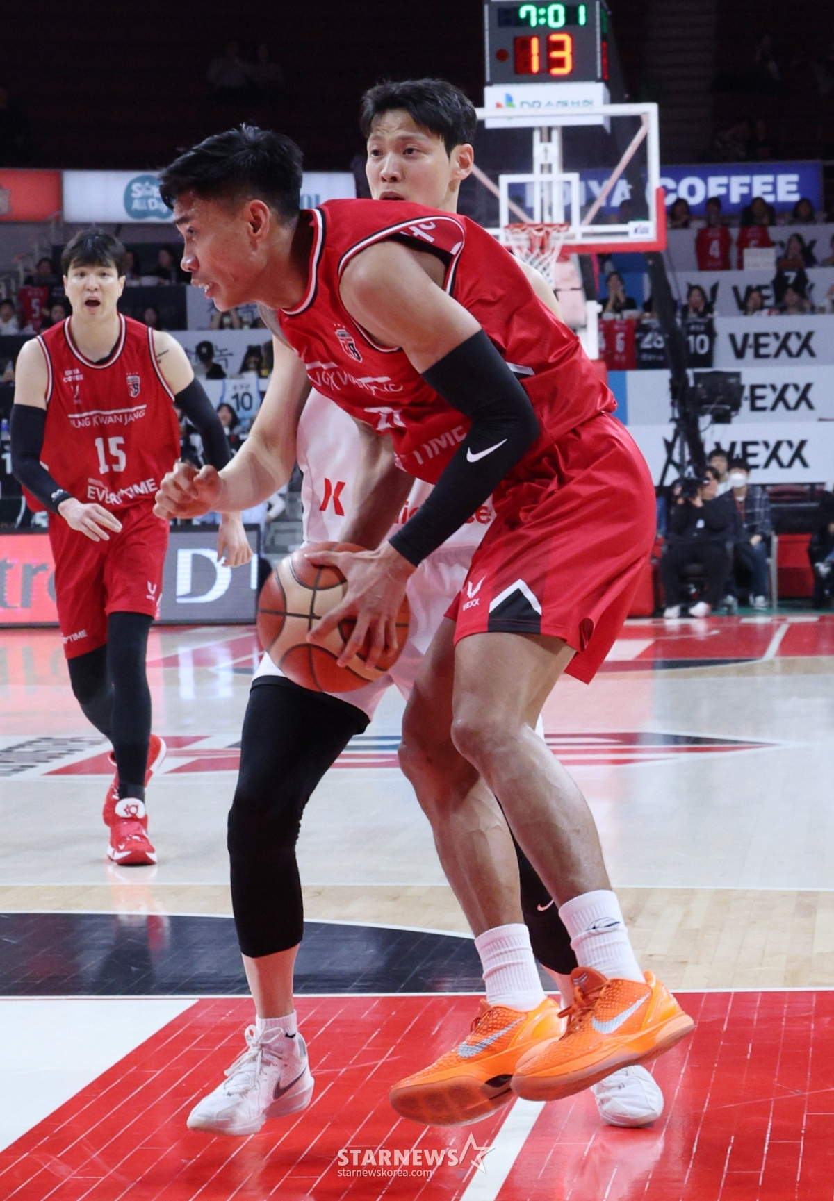 [포토] 아반도 '탱크 돌파'