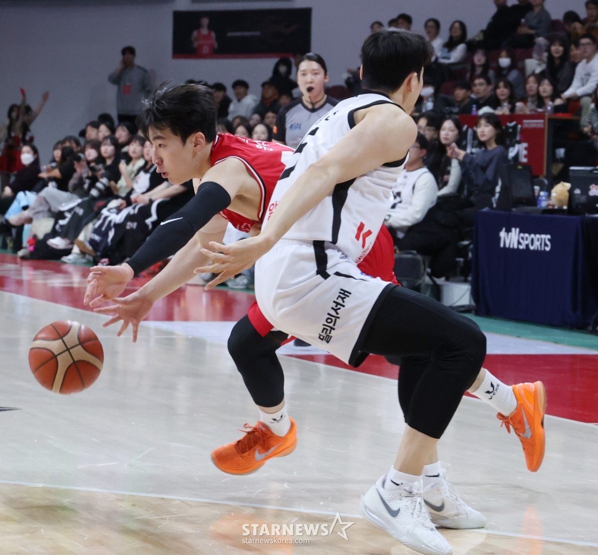 [포토] 문유현 '김선형 허 찔렀다'