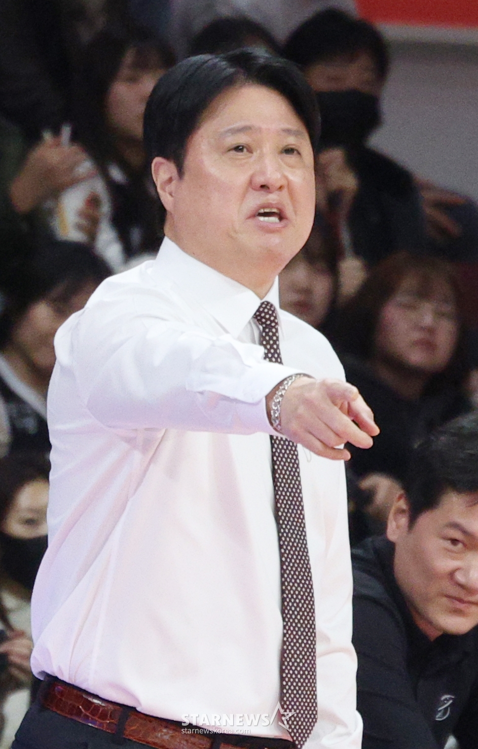 [포토] 문경은 감독 '빈 곳으로 침투해'