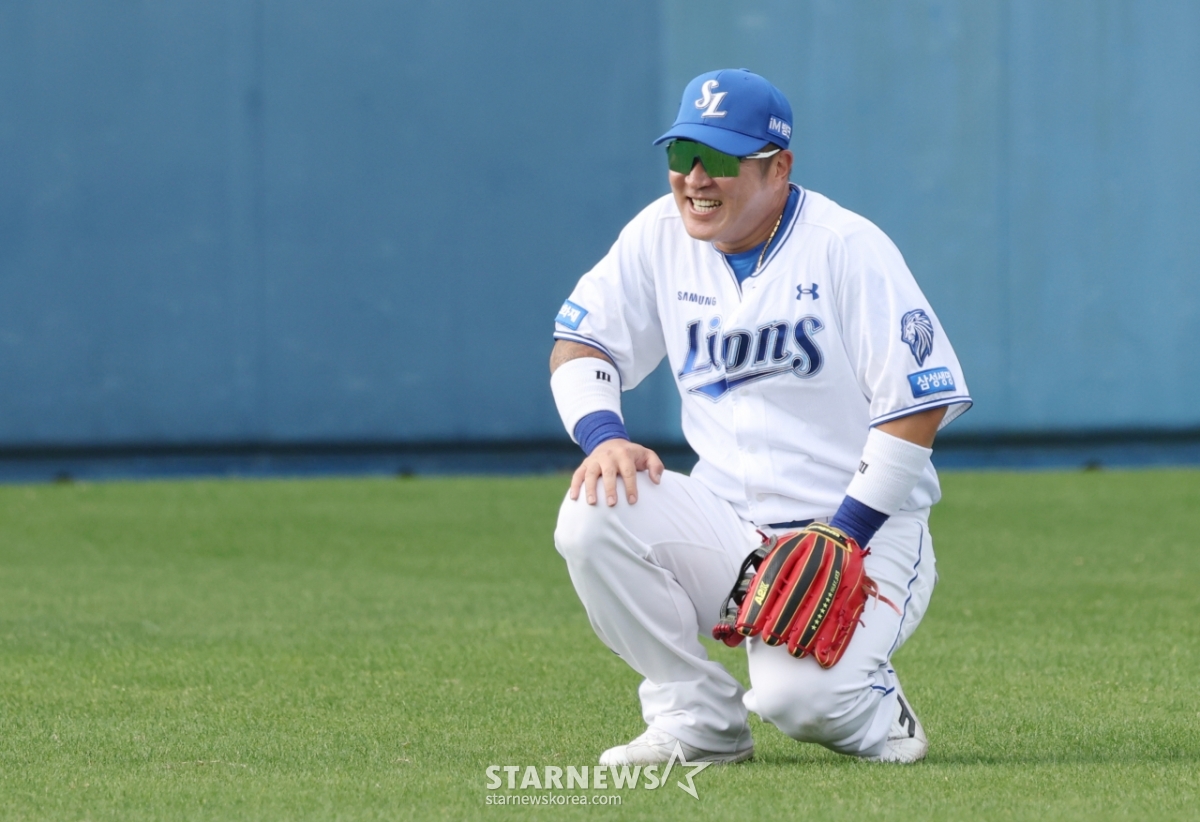 [포토] 최형우 '나이는 못 속이나?'
