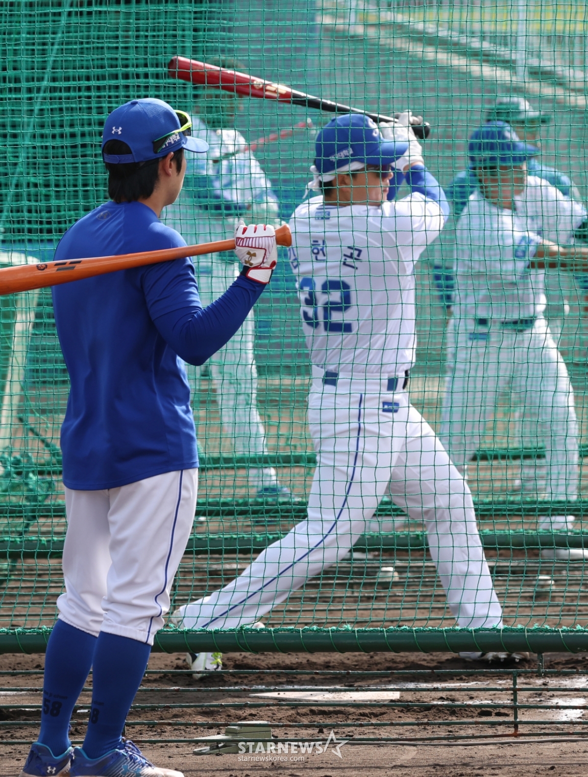 [포토] 김헌곤, 김성윤 앞에서 정교한 타격