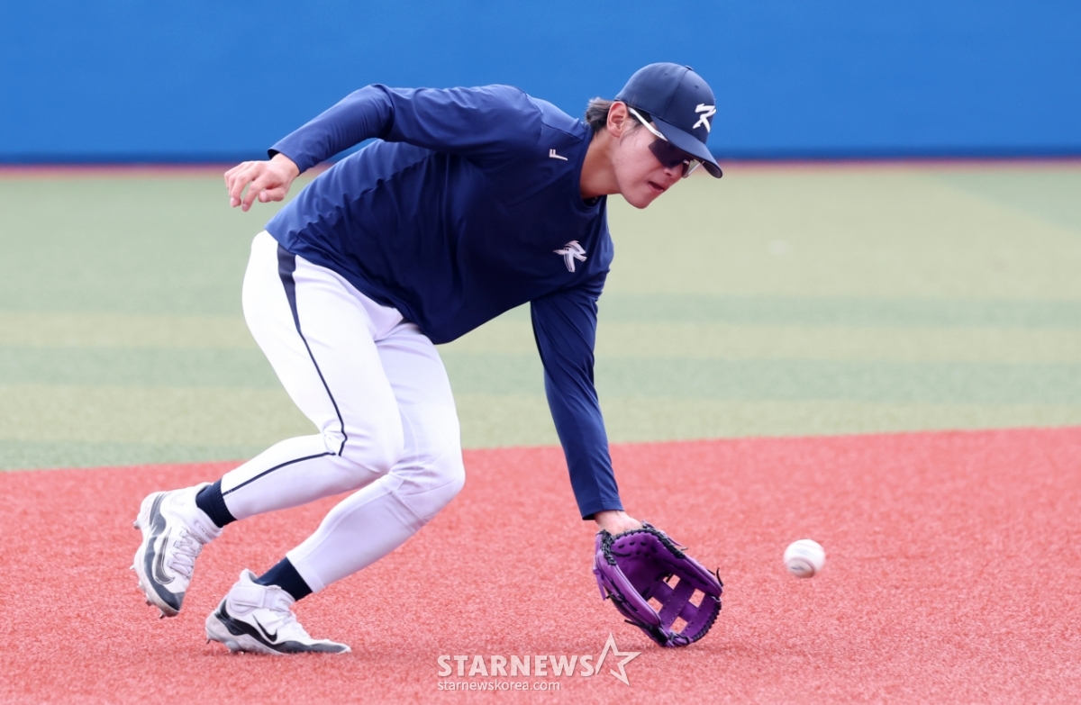 [포토] 김도영 '수비 부드러워졌죠'
