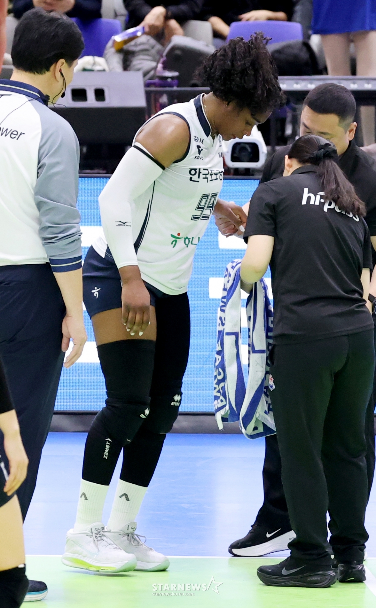 [포토]'아찔한 순간' 현대건설전 5세트 막판 부상당할뻔한 모마