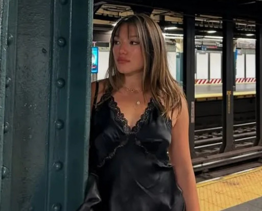 올림픽 홀린 '핫걸' 알고 보니 스탠퍼드 수재... 英 '스키 여제' 앳킨, 메달보다 빛난 설원 위 '관능美' [밀라노 올림픽]