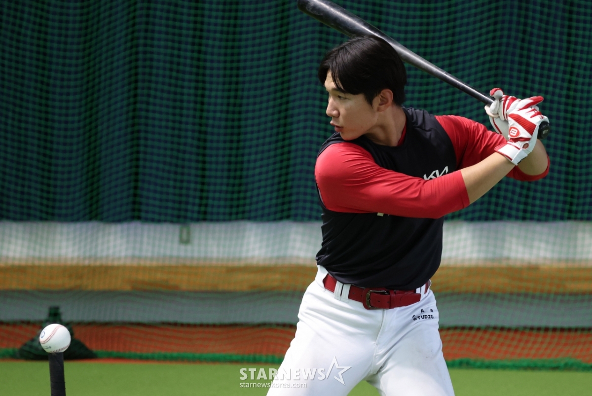 [포토] 정현창 '국대 상대 3루타의 사나이'