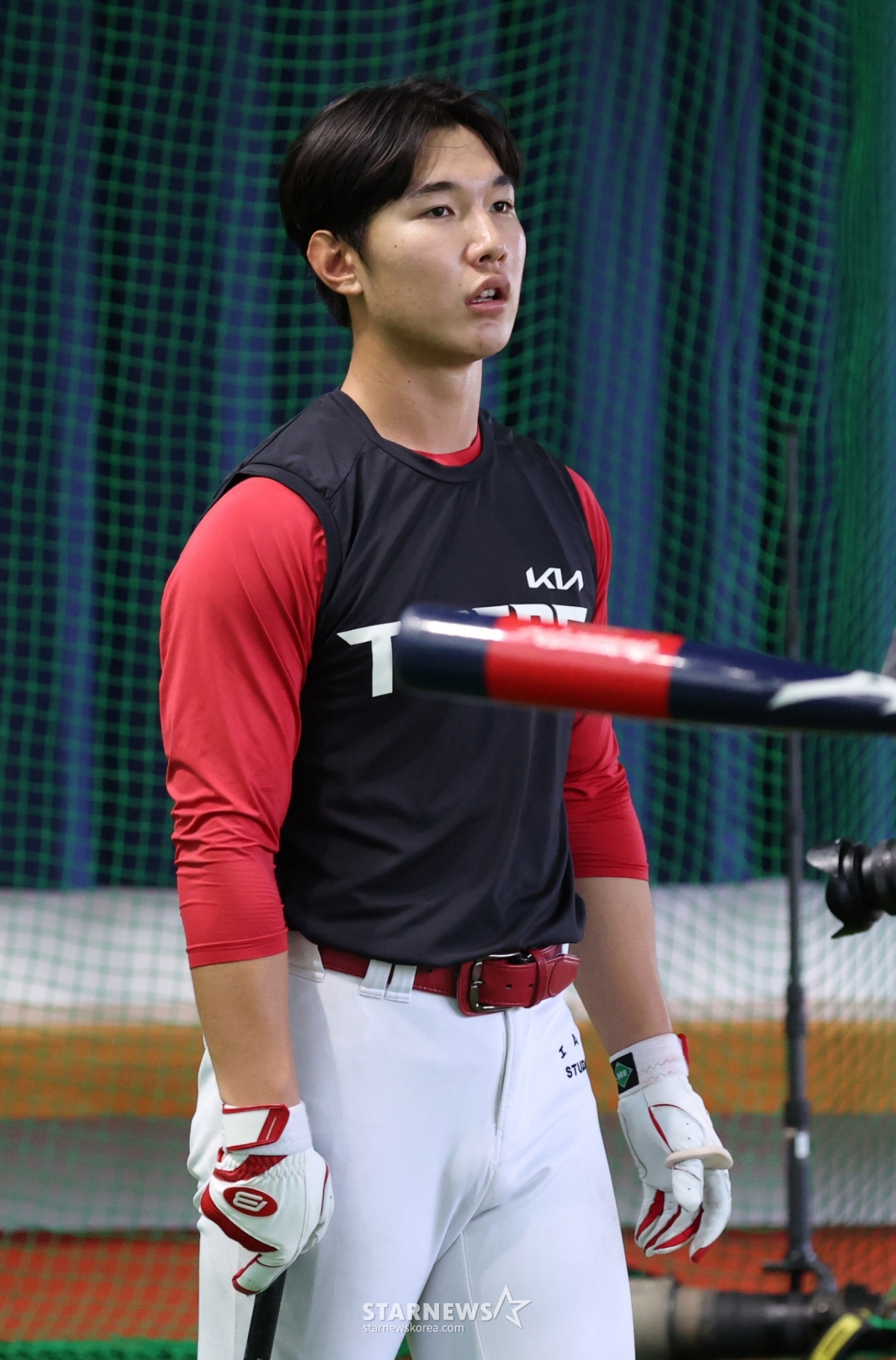 [포토] 정현창 '물끄러미'