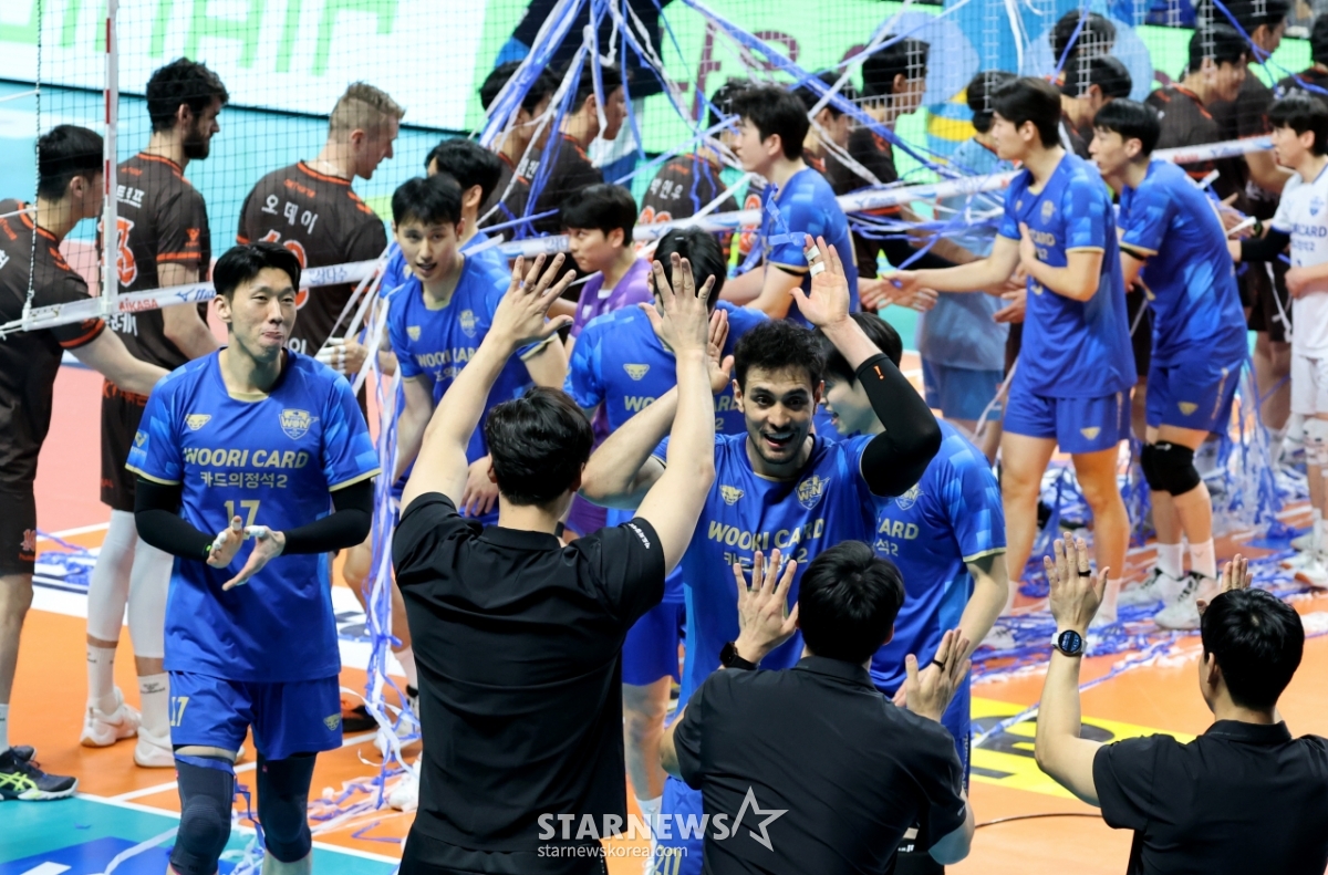 [한번에쓱]OK 3-1로 제압한 우리카드 '오늘 순위 뒤집힌다!' 아라우조