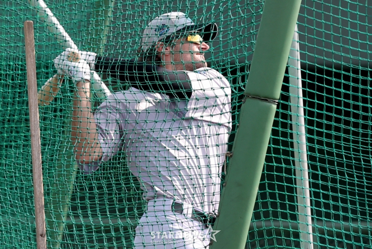 [포토] 힐리어드 '살짝 쳐도 까마득'