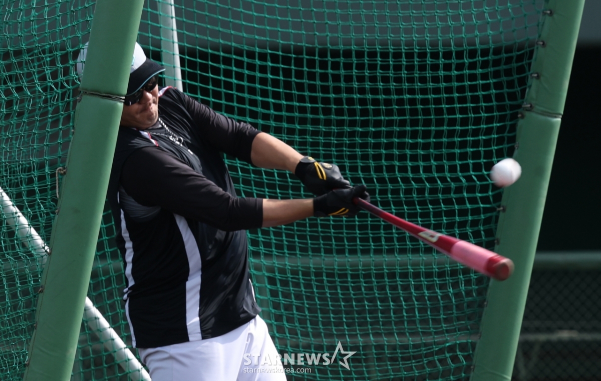 [포토] 장성우 '빗맞아도 한방'