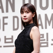 지수, 인형미모로 시선 압도