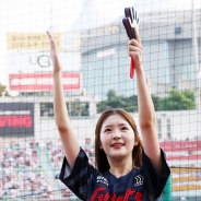  '신인은 집중력, 적시타에도 한눈 팔지않아요!' 롯데 치어리더 데뷔한 이윤서