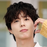 박보검 '심쿵 볼하트'