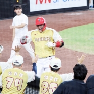 감독님들 줄을 서시오! '쐐기홈런 김태군'