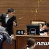 창원시, 안상수 시장에 계란 투척 김성일 시의원 형사고발