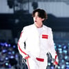 방탄소년단 뷔, 보랏빛 물결 속 슈퍼히어로 카리스마
