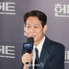 '헌트' 이정재 감독 "고윤정, 유연한 배우..차분한 자세 맘에 들어"