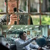 '비공식작전' 하정우, 이번에도 생고생..짠내나는 외교관이다