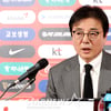 [포토] 황선홍 감독 '손흥민이 강인이 품었다'