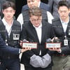 '음주 뺑소니' 김호중, 포승줄 묶인 채 유치장行 [스타현장]
