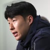 손흥민 "재계약 얘기 없었다" 답답했던 이유→'돈벌레' 레비 회장 '잔머리 계산' 때문... 팬들 분노 폭발 직전
