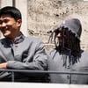 '독일 전통 의상 찰떡 소화' 김민재, 마리엔 광장서 우승컵 들자 '1만 5000명 팬들 환호'... 우승 세리머니 즐겼다