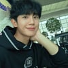 공항에 큰 푸들이 나타났어요! 아, 정해인이구나!