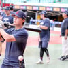 [포토]'가을에도 야구해야지!' 윤동희