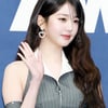 뉴욕타임스"지수·장원영 등 볼빨간 오버 블러셔가  K뷰티 트렌드" [K-EYES]