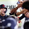 [포토]2루타치고 득점까지, 김민성