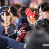 롯데 공동 5위 돌아왔다! 23안타 대폭발→18-2 대승... 필승조 조기투입·'안경에이스' 등판까지, 승부수 통했다 [창원 현장리뷰]