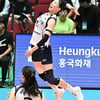 '육서영 17점' 기업은행, KOVO컵 '준우승팀' 정관장 3-1 격파... 조별리그 첫 경기 승