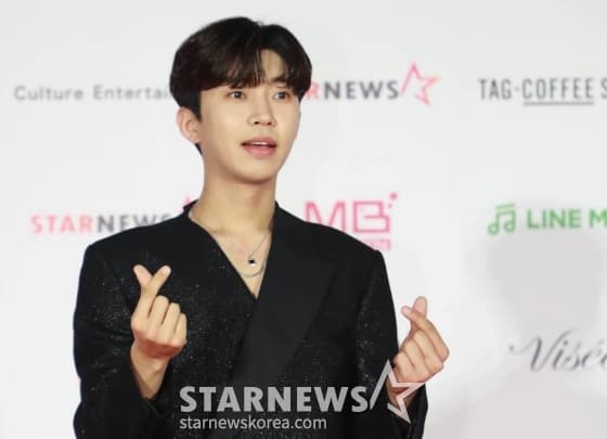 가수 임영웅이 13일 오후 일본 나고야 니혼가이시홀에서 열린 스타뉴스-미디어보이 주최 '2022 Asia Artist Awards IN JAPAN'(2022 아시아 아티스트 어워즈, 이하 2022 AAA) 레드카펫 행사에 참석해 포즈를 취하고 있다. 스타뉴스와 미디어보이가 주최하고 Asia Artist Awards 조직위원회와 더스타파트너, 컬쳐 엔터테인먼트가 공동 주관한 글로벌 NO.1 시상식 '2022 AAA'는 올 한 해 동안 국내외에서 많은 사랑을 받은 가수, 배우들이 참석해 눈을 뗄 수 없는 화려한 글로벌 축제의 장을 펼쳤다. /2022.12.13 /사진=이동훈 기자 photoguy@