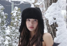 Lisa，打开外套大胆地"胸罩裸露照"雪下得很大 "担心"