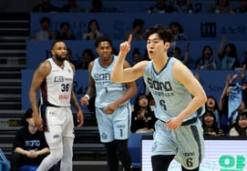 [一下子] "庆祝三分球"的索诺李贞贤