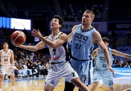 [Photo] You don't think you're going to go in, do you?' an empty promise