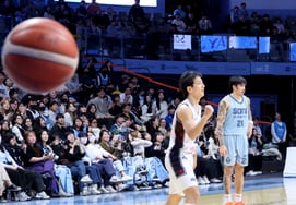 [At one go] (Sighs)...This goes in' 2nd Quarter Buzzer Beater Heo Hoon